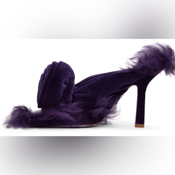 BURBERRY -  Rose Shearling Mule Sandal - Picture 2 of 7